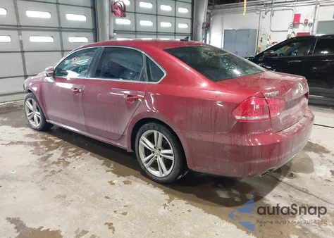 2015 Volkswagen Passat 2.0L Tdi Se z USA, uszkodzony, nr VIN 1VWBV7A39FC010073